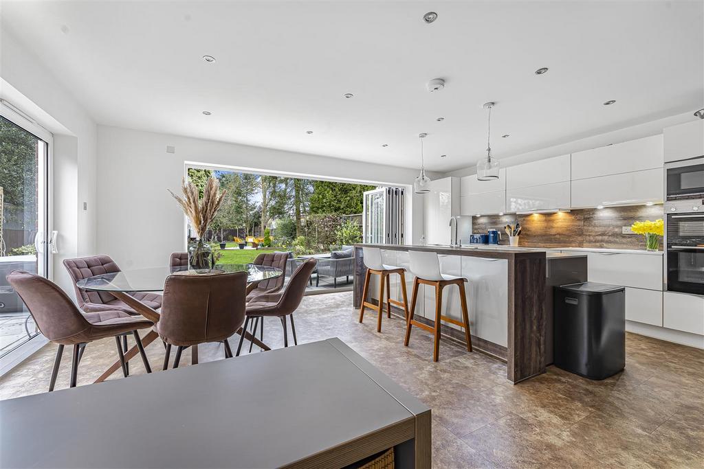 Open Plan Living/Dining/Kitchen Area
