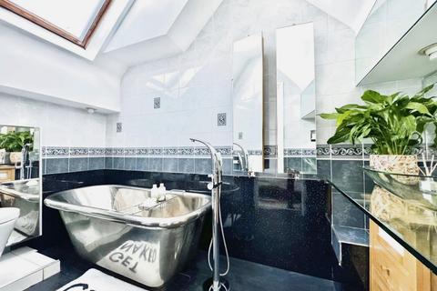 4 bedroom terraced house for sale, 22 Velsheda Court, Hythe Marina