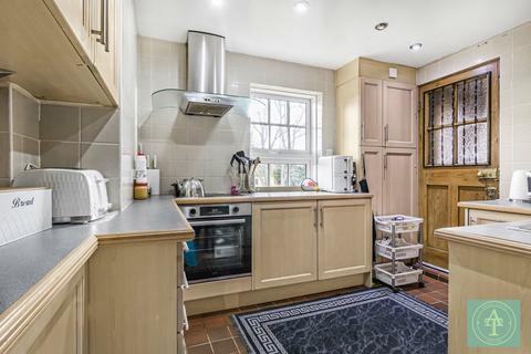 3 bedroom flat for sale, Bramford Court, Southgate, London, N14