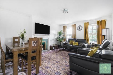 3 bedroom flat for sale, Bramford Court, Southgate, London, N14