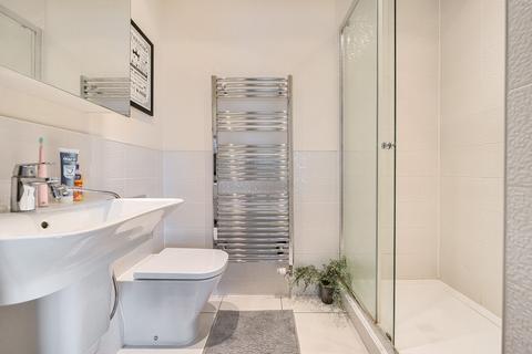 8 Tidman Road, Reading, RG2 0DE