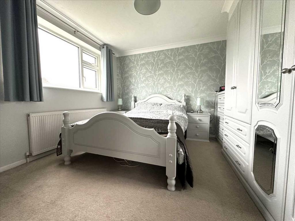 Bedroom (rear)
