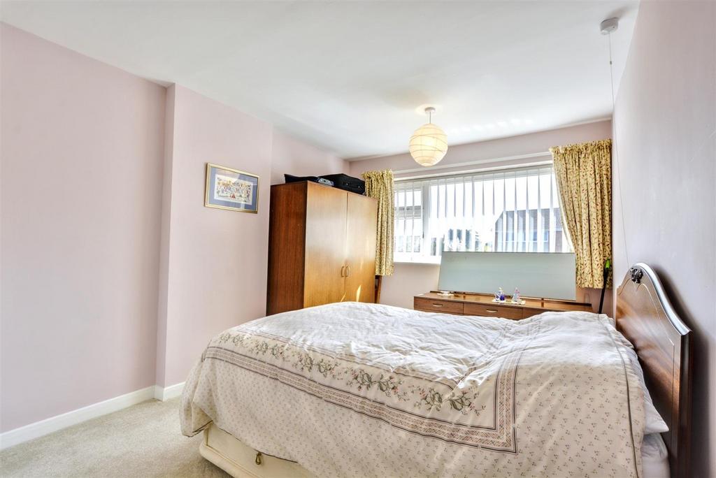 Bedroom 1 3.jpeg