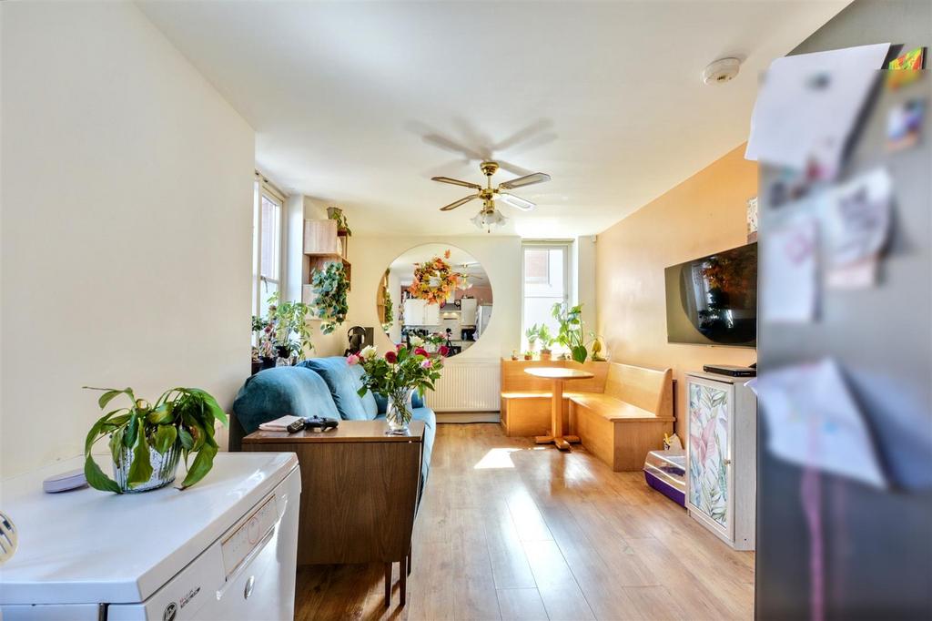 Open Plan Living/Dining Kitchen