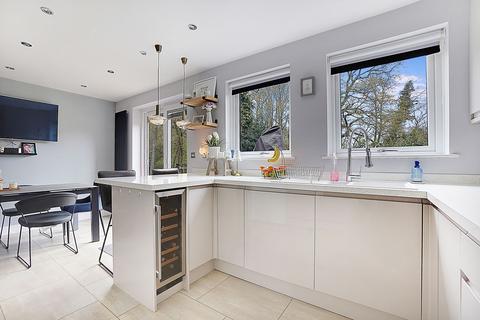 9 Hurst Hill, Chatham, ME5 9BX