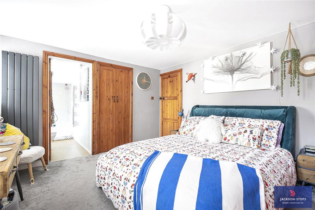 Bedroom To En Suite