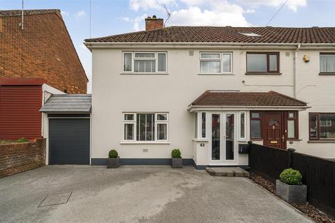 8 Cox Lane, Chessington, KT9 1DE