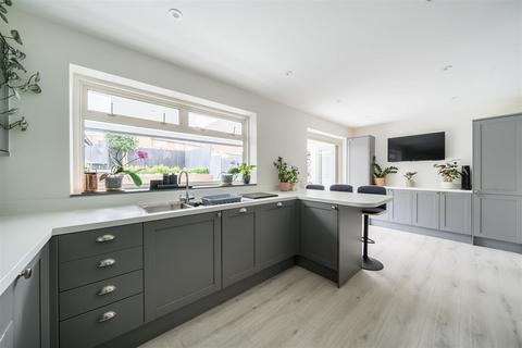 8 Cox Lane, Chessington, KT9 1DE