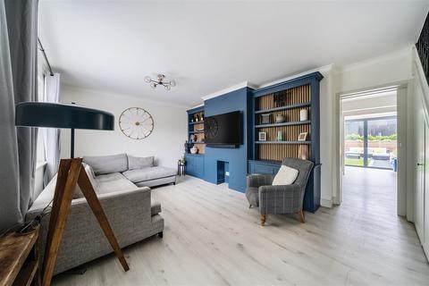 8 Cox Lane, Chessington, KT9 1DE