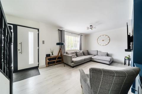 8 Cox Lane, Chessington, KT9 1DE