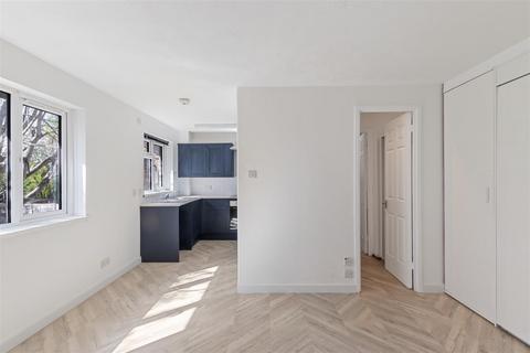 Studio for sale, Kings Road, Petersfield