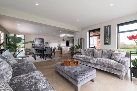 5 bedroom detached house for sale, The Rickyard, Wootton Wawen, Henley-in-Arden, Warwickshire, B95