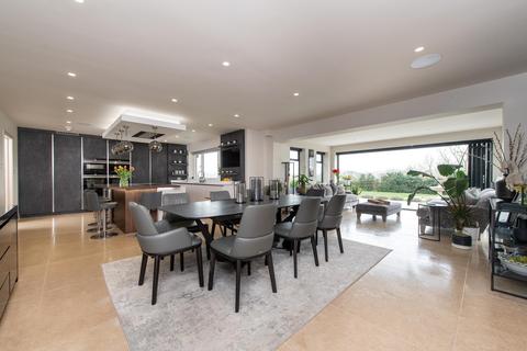 5 bedroom detached house for sale, The Rickyard, Wootton Wawen, Henley-in-Arden, Warwickshire, B95