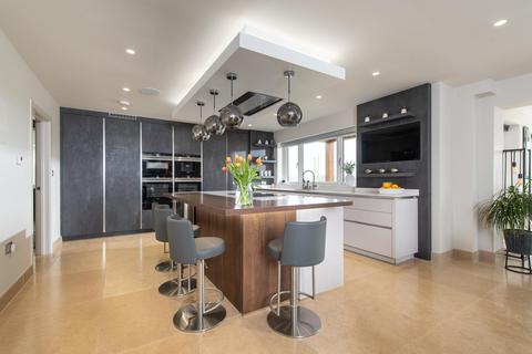 5 bedroom detached house for sale, The Rickyard, Wootton Wawen, Henley-in-Arden, Warwickshire, B95