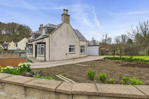 2 bedroom detached house for sale