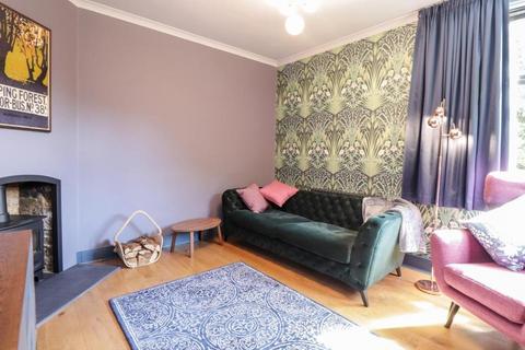 3 bedroom detached house to rent, Baldwins Hill, Loughton, Essex