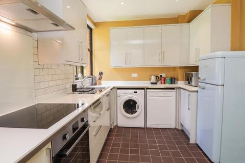 3 bedroom detached house to rent, Baldwins Hill, Loughton, Essex