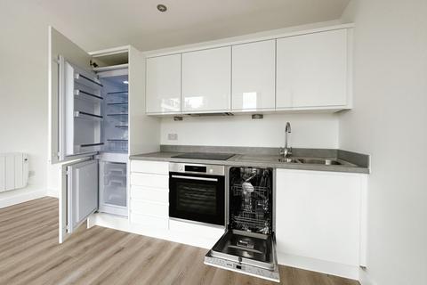 Studio to rent, Talbot Road, Old Trafford, M16