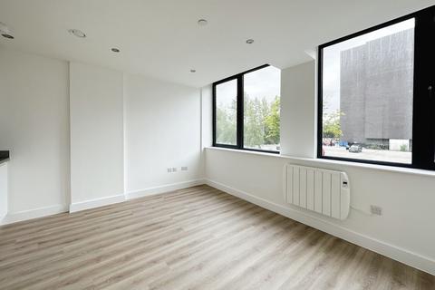 Studio to rent, Talbot Road, Old Trafford, M16