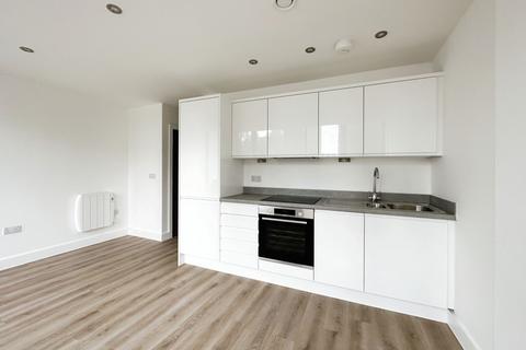 Studio to rent, Talbot Road, Old Trafford, M16