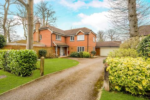 Petworth, 4 Squirrel Keep, West Byfleet, KT14 6PD