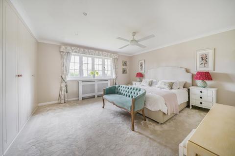 Petworth, 4 Squirrel Keep, West Byfleet, KT14 6PD