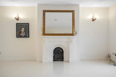 2 bedroom flat to rent, Eliot Hill London SE13