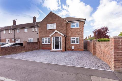 4 bedroom end of terrace house for sale, Cippenham Lane, Slough
