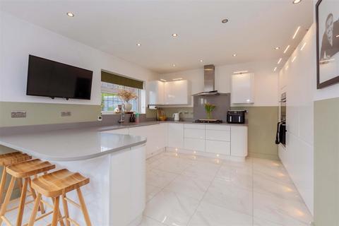 4 bedroom end of terrace house for sale, Cippenham Lane, Slough