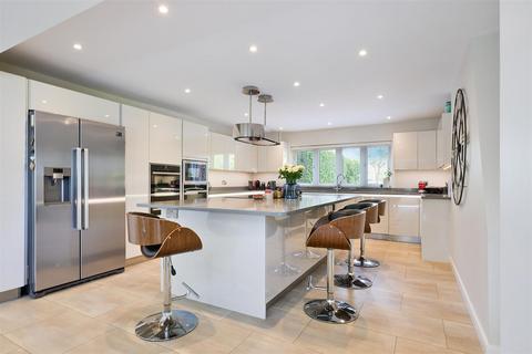 92 Fir Tree Road, Banstead, SM7 1NQ