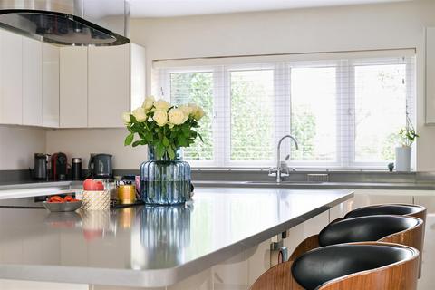 92 Fir Tree Road, Banstead, SM7 1NQ