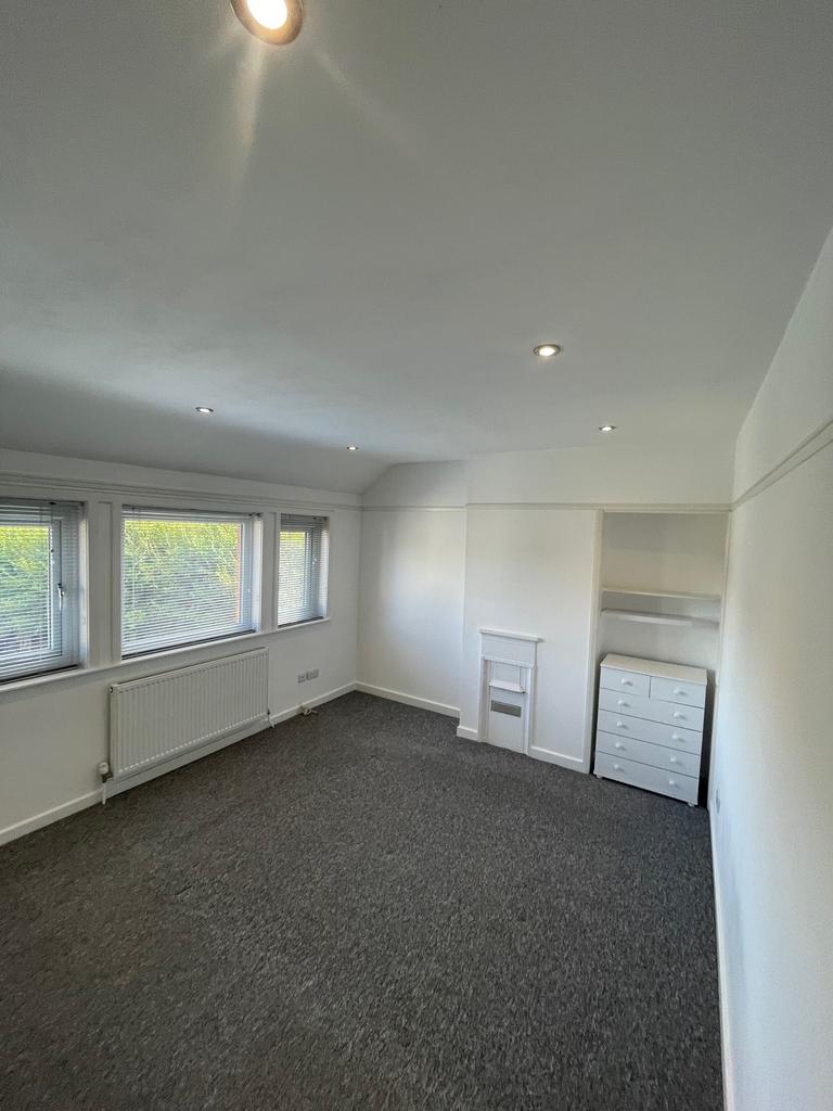 Bright and spacious double bedroom featuring la...
