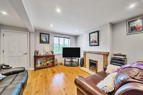 3 bedroom end of terrace house for sale, Bluebell Way, Carterton, Oxfordshire, OX18
