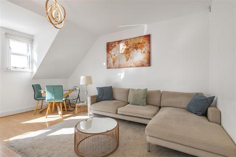 2 bedroom flat for sale, Copper Mews, W4