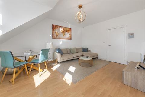 2 bedroom flat for sale, Copper Mews, W4