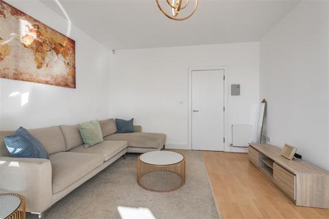 2 bedroom flat for sale, Copper Mews, W4