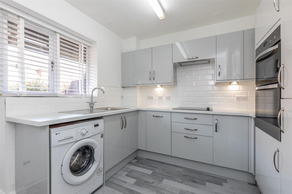 Courville Close, Alveston Kitchen.jpg
