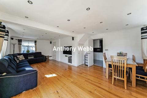 5 bedroom detached house for sale, Crothall Close, Palmers Green, N13