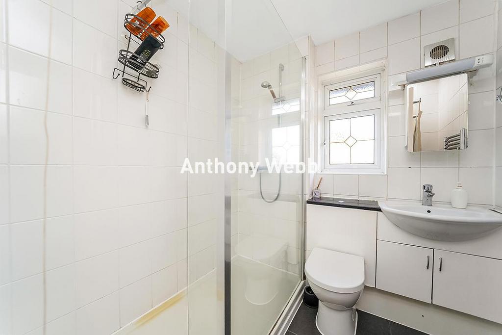 Family shower room