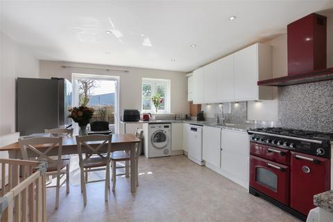 18 Goddard Place, London, N19 5GS
