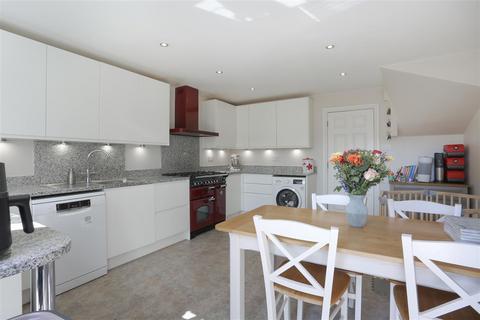 18 Goddard Place, London, N19 5GS