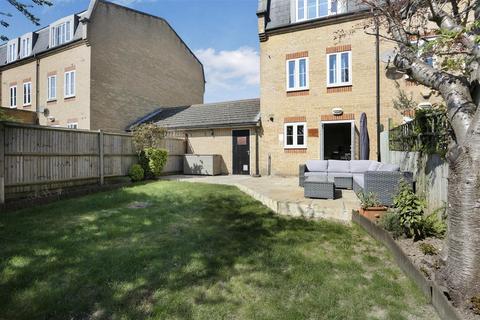 18 Goddard Place, London, N19 5GS
