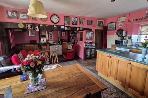 undefined, Maenaddwyn, Llanerchymedd, Anglesey, LL71