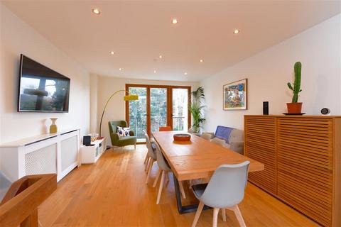 3 Chartfield Square, London, SW15 6DR