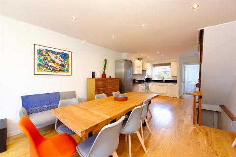 3 Chartfield Square, London, SW15 6DR