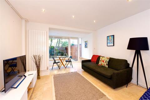 3 Chartfield Square, London, SW15 6DR