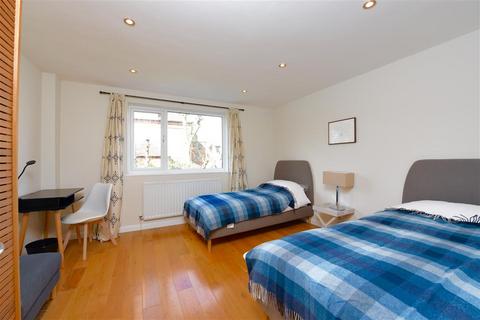 3 Chartfield Square, London, SW15 6DR