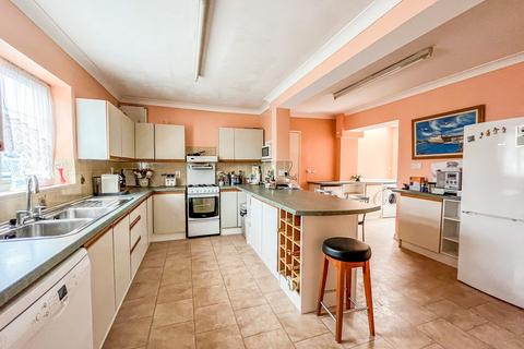 3 bedroom semi-detached house for sale, The Street, Sedlescombe, TN33