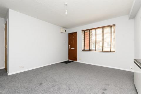 1 bedroom ground floor maisonette for sale, Maypole Road, Gravesend DA12