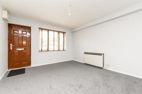 1 bedroom ground floor maisonette for sale, Maypole Road, Gravesend DA12